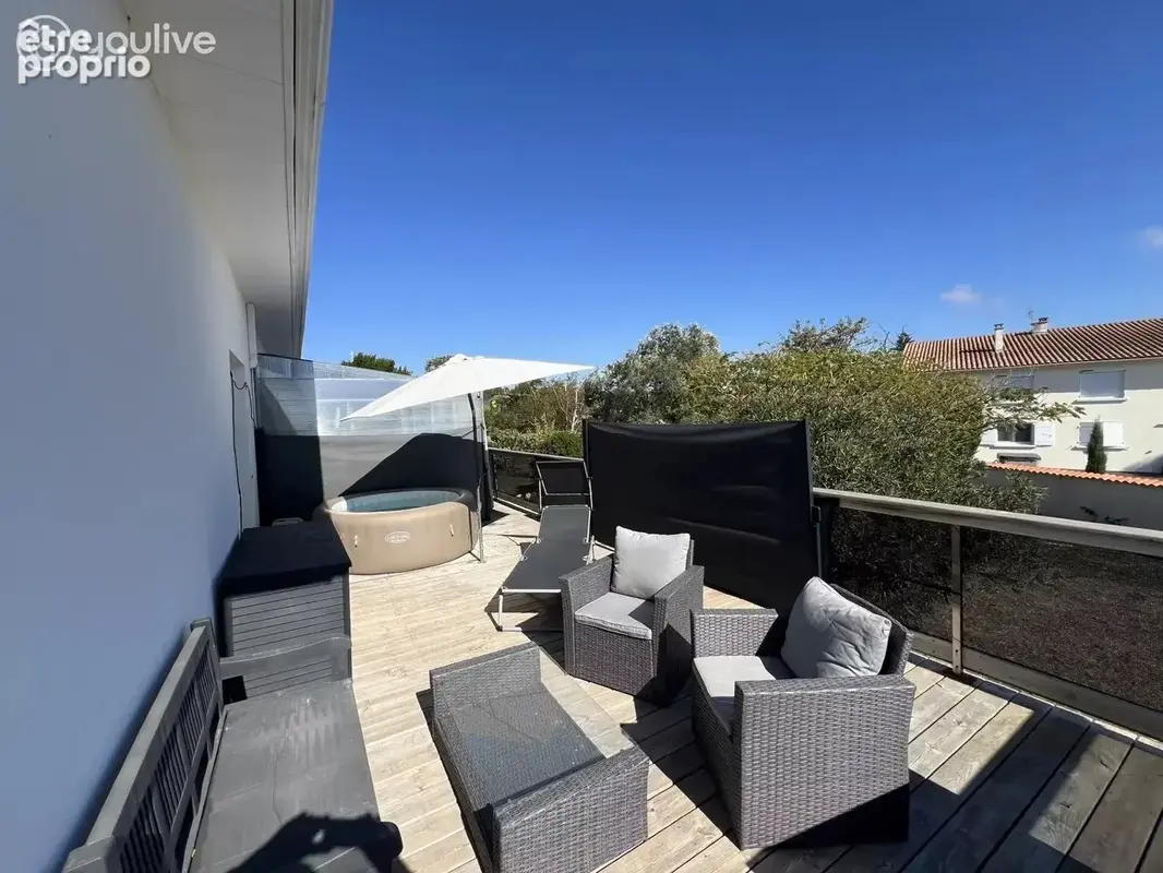 Maison de qualité avec appartement indépendant, terrain arboré de 2 500 m² et ascenseur extérieur - photo 2