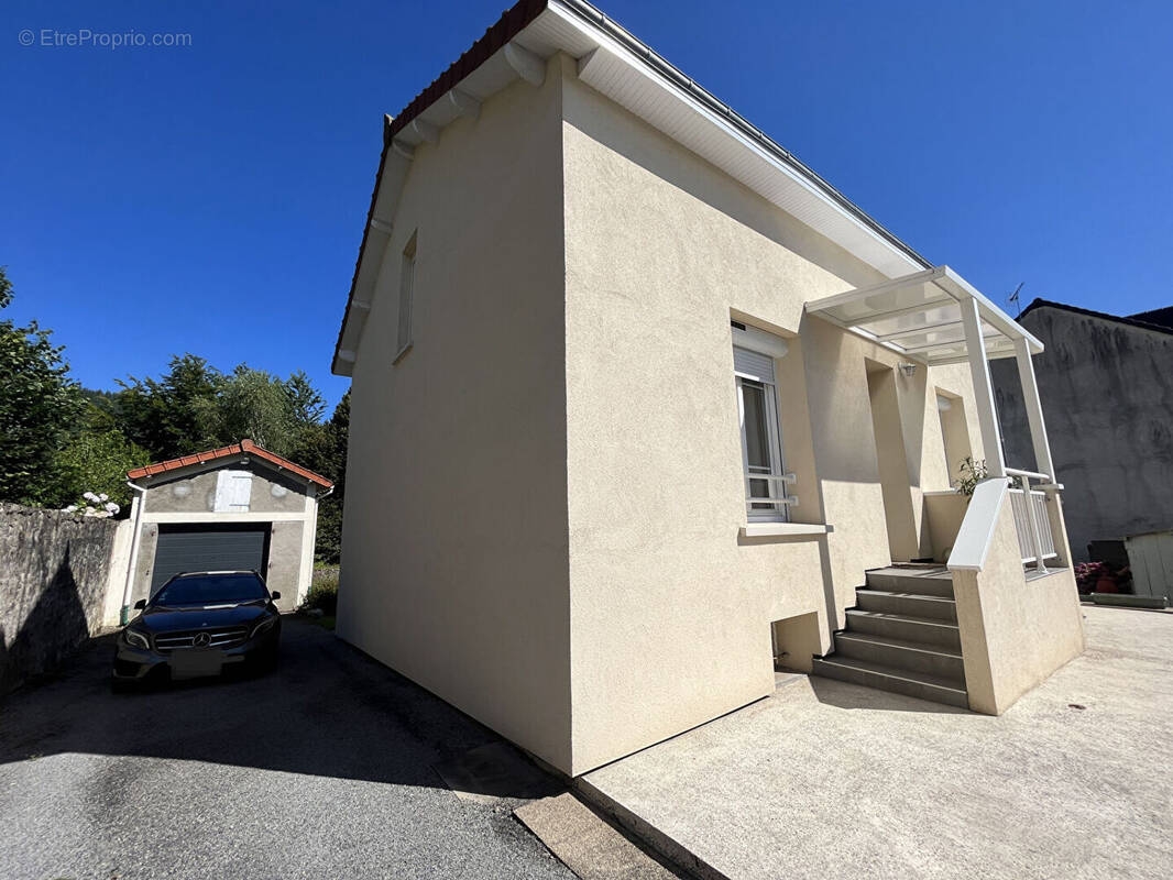 Maison à LA JONCHERE-SAINT-MAURICE