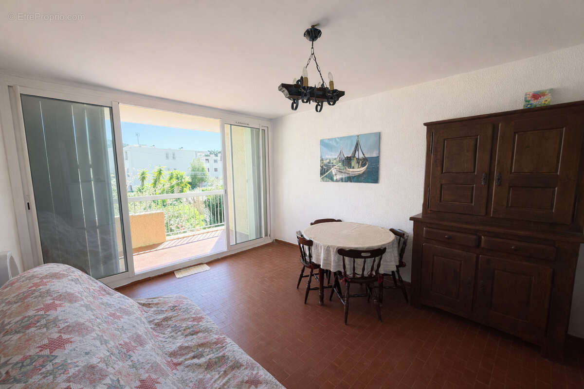 Appartement à SAINT-CYR-SUR-MER