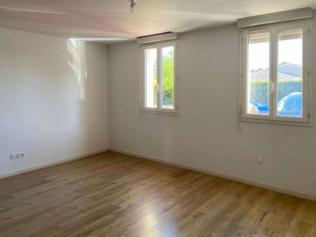 Appartement 163 m² à Saint-Loubes  - photo 8