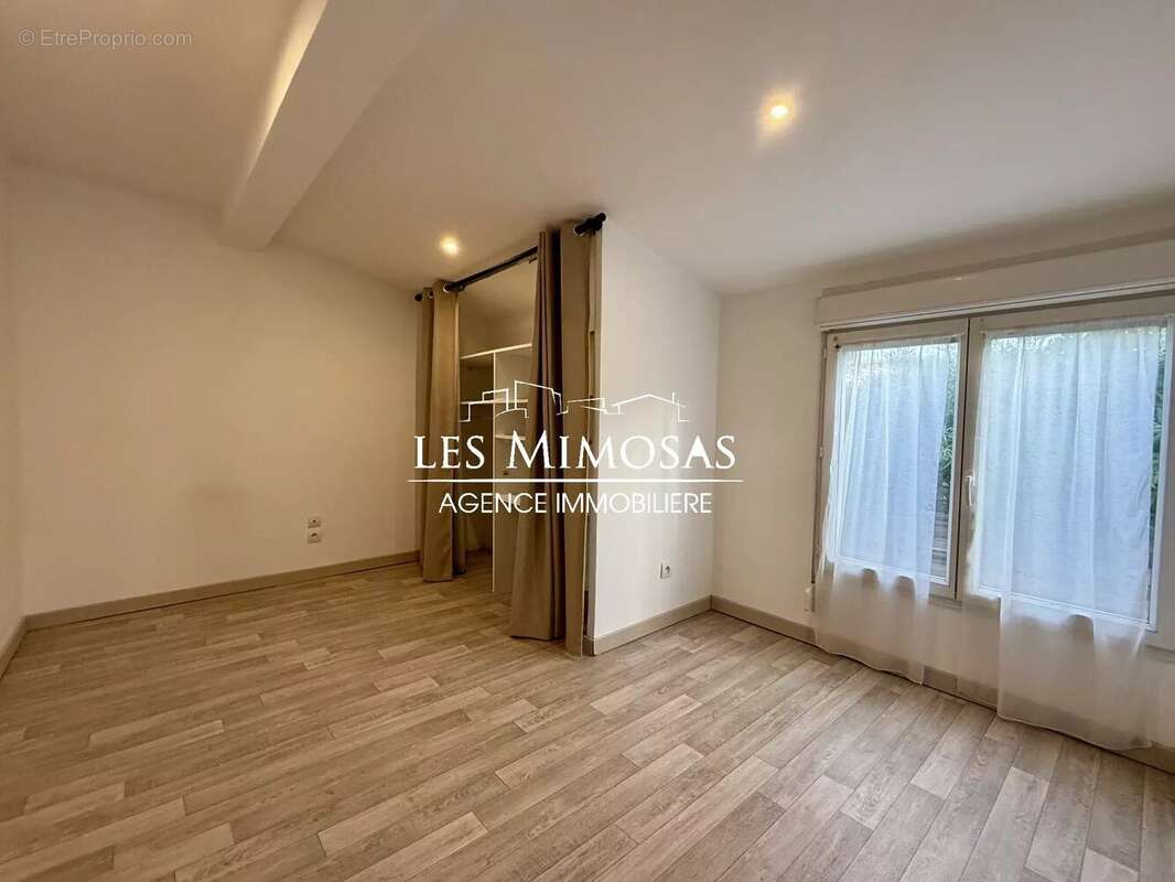 Maison à ROQUEBRUNE-SUR-ARGENS