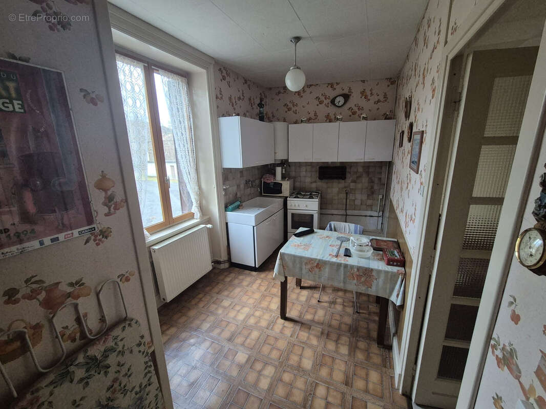 Maison à LA MONNERIE-LE-MONTEL