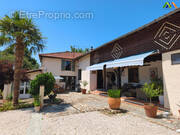 Traditional farmhouse with covered terrace and mature gardens near Boulogne-sur-Gesse, Southwest France. - Maison à BAZORDAN