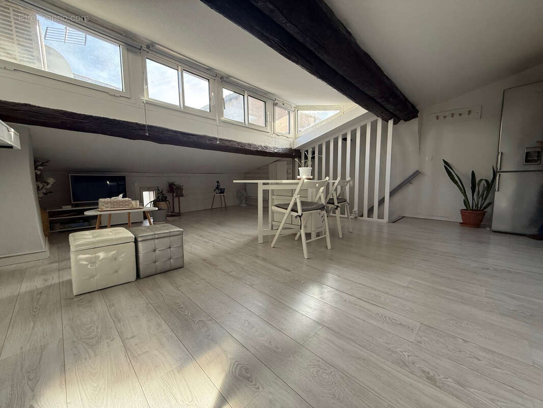 Appartement à MEZE