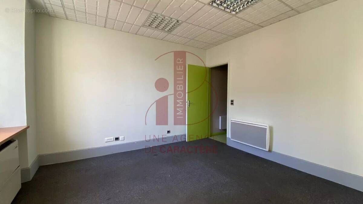 Commerce à FONTAINEBLEAU