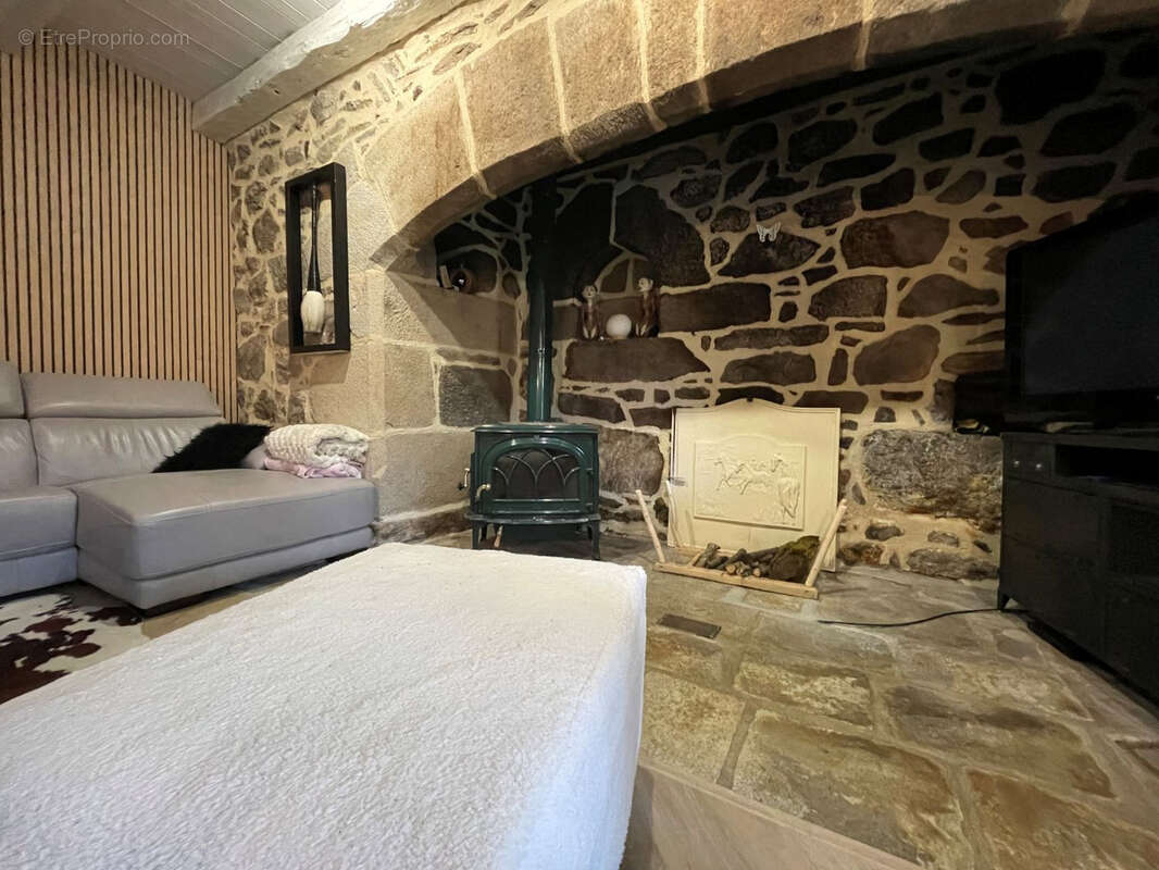 Maison à RIOM-ES-MONTAGNES