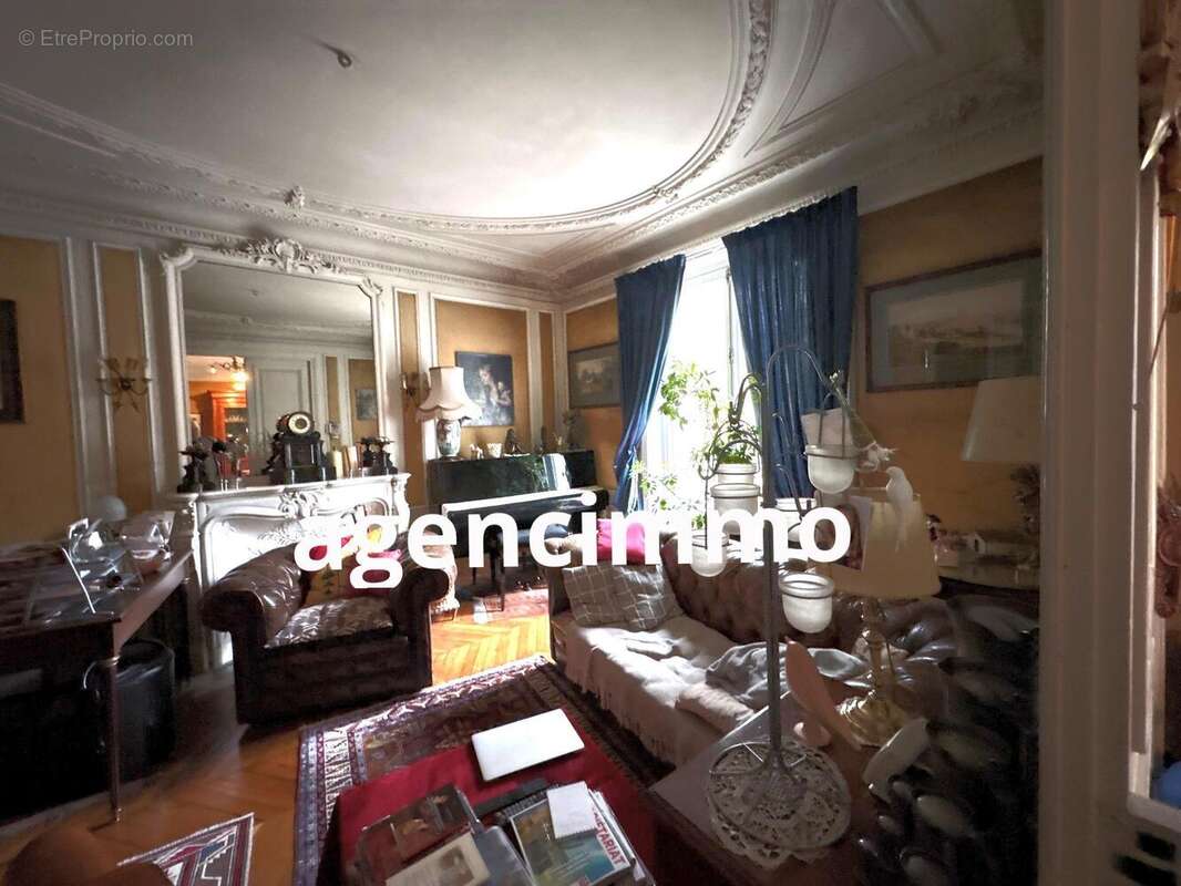 Salon - Appartement à PARIS-18E