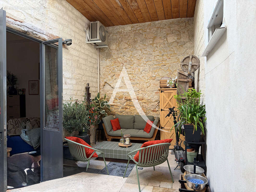 Montpellier - quartier clémenceau - ensemble immobilier - 2 studios mezzanine loués + cour privative + garage libre - revenu ann - photo 3