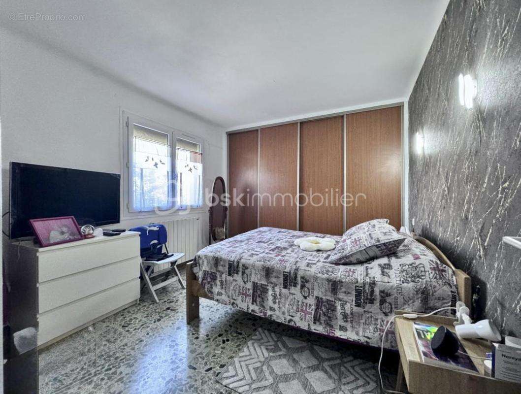 Achat Maison de plain-pied 4 chambres de 127 m² avec Terrain de 1478 m² – Piscine – Garage – Camps-la-Source (83170) - photo 12