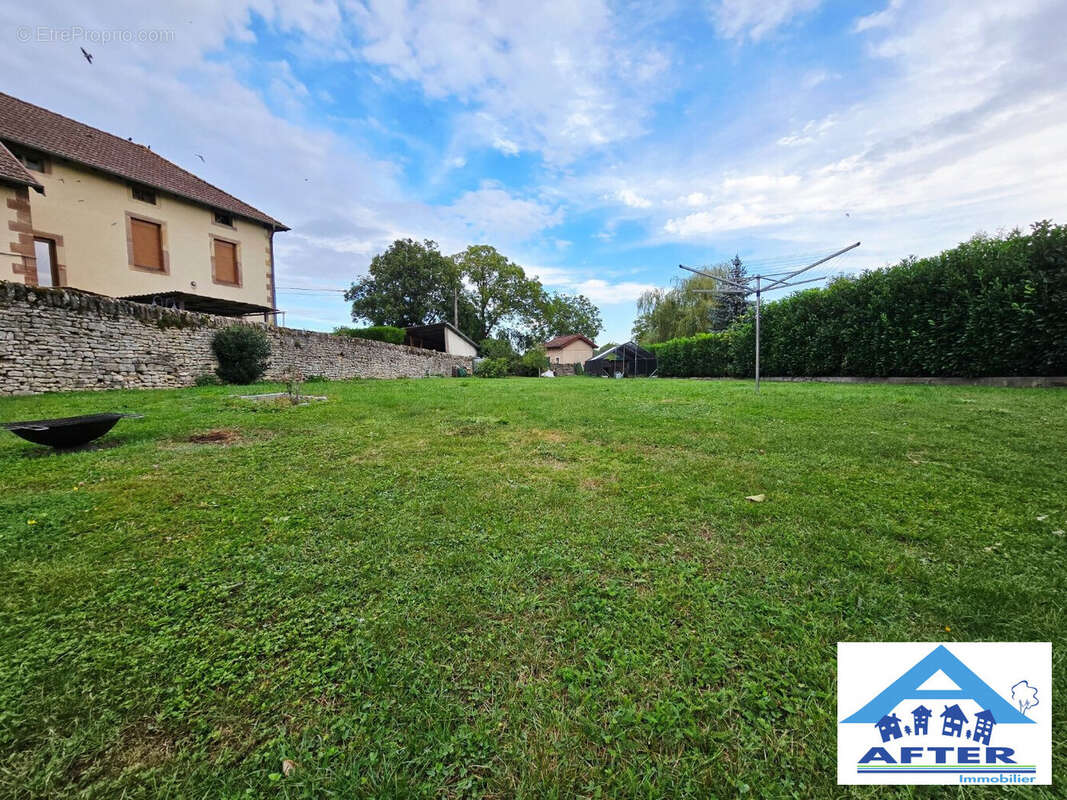 Maison à SAINT-PIERREMONT