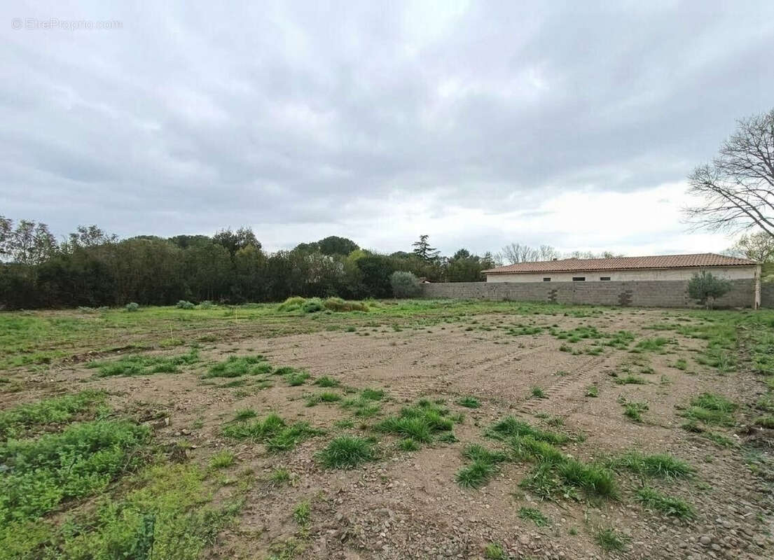 Terrain à LIGNAN-SUR-ORB