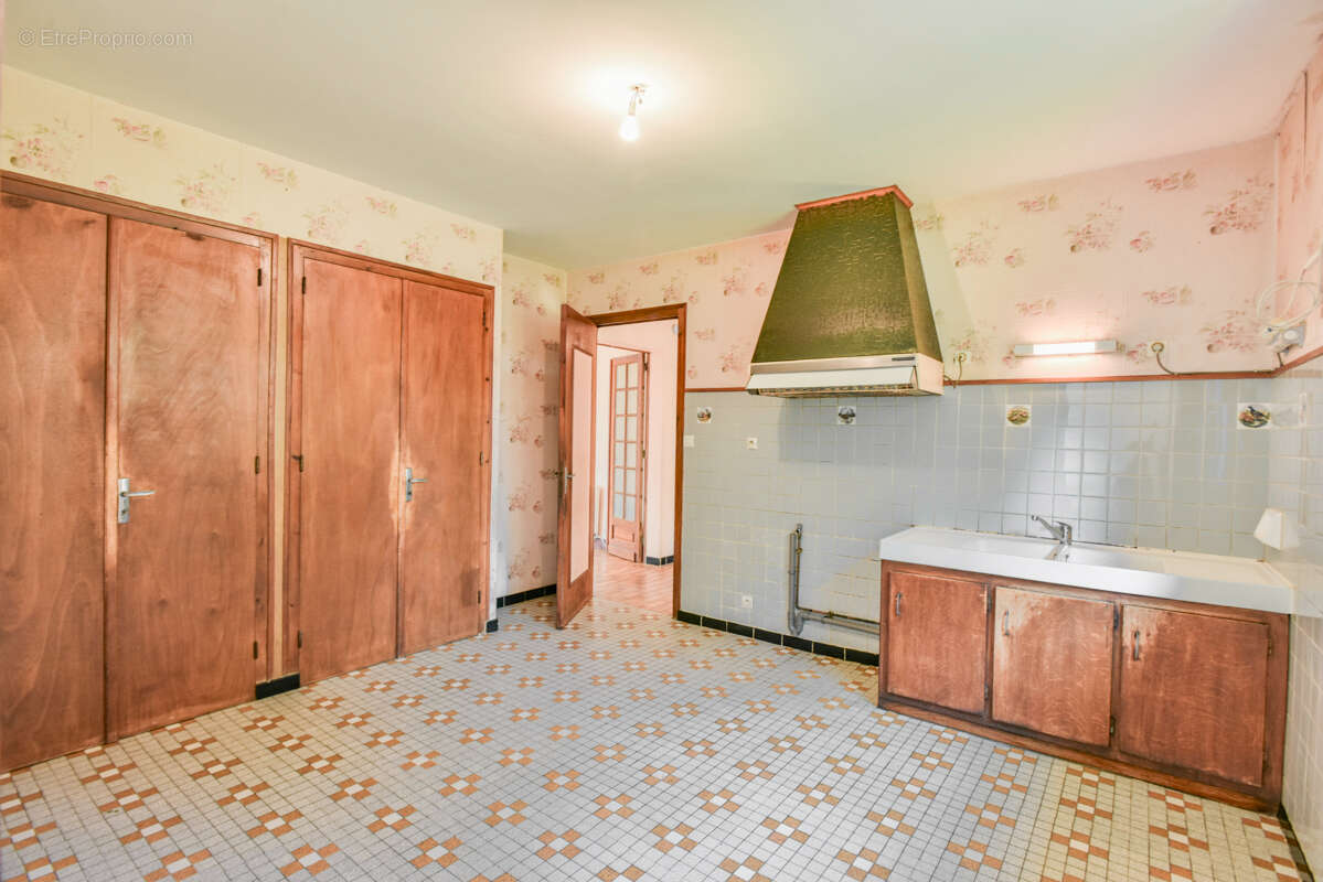 Maison  5 pièce(s) 98 m2 plein pied, 3ch, grande sous sol, jardin 1977M2 - photo 6