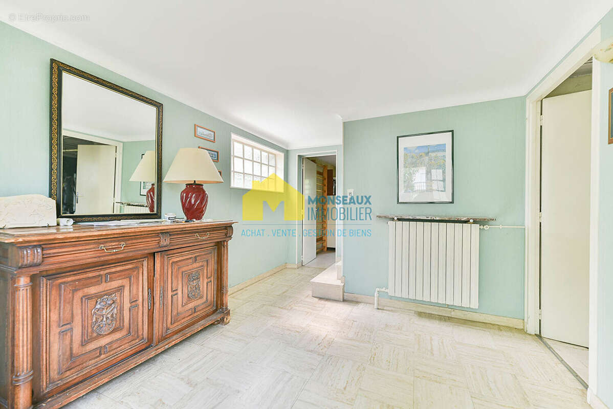 Maison à SAINTE-GENEVIEVE-DES-BOIS