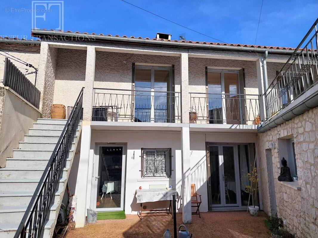 Maison à SAINT-FRONT-LA-RIVIERE