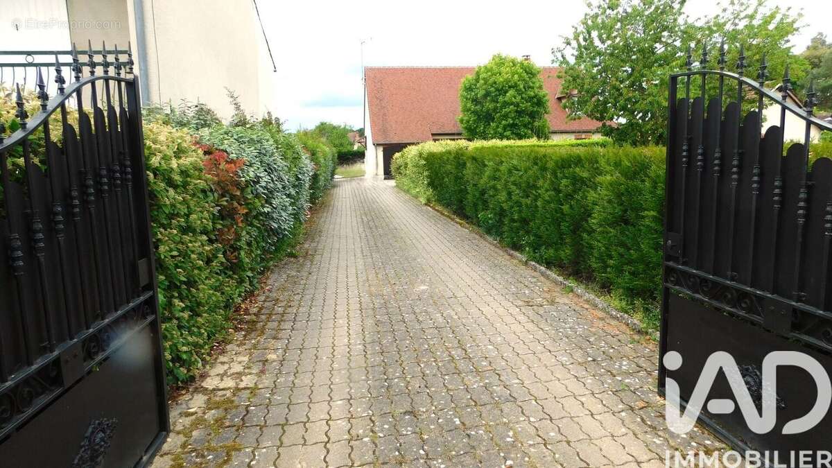 Photo 2 - Maison à SALBRIS