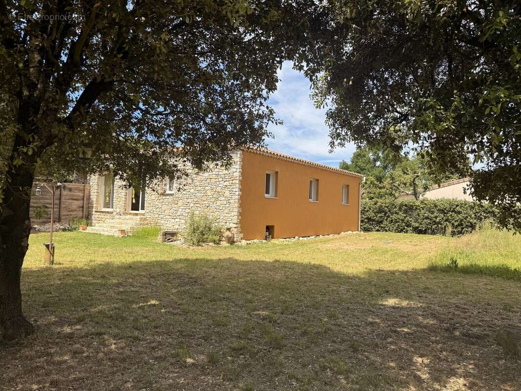 Maison à MONTCLUS
