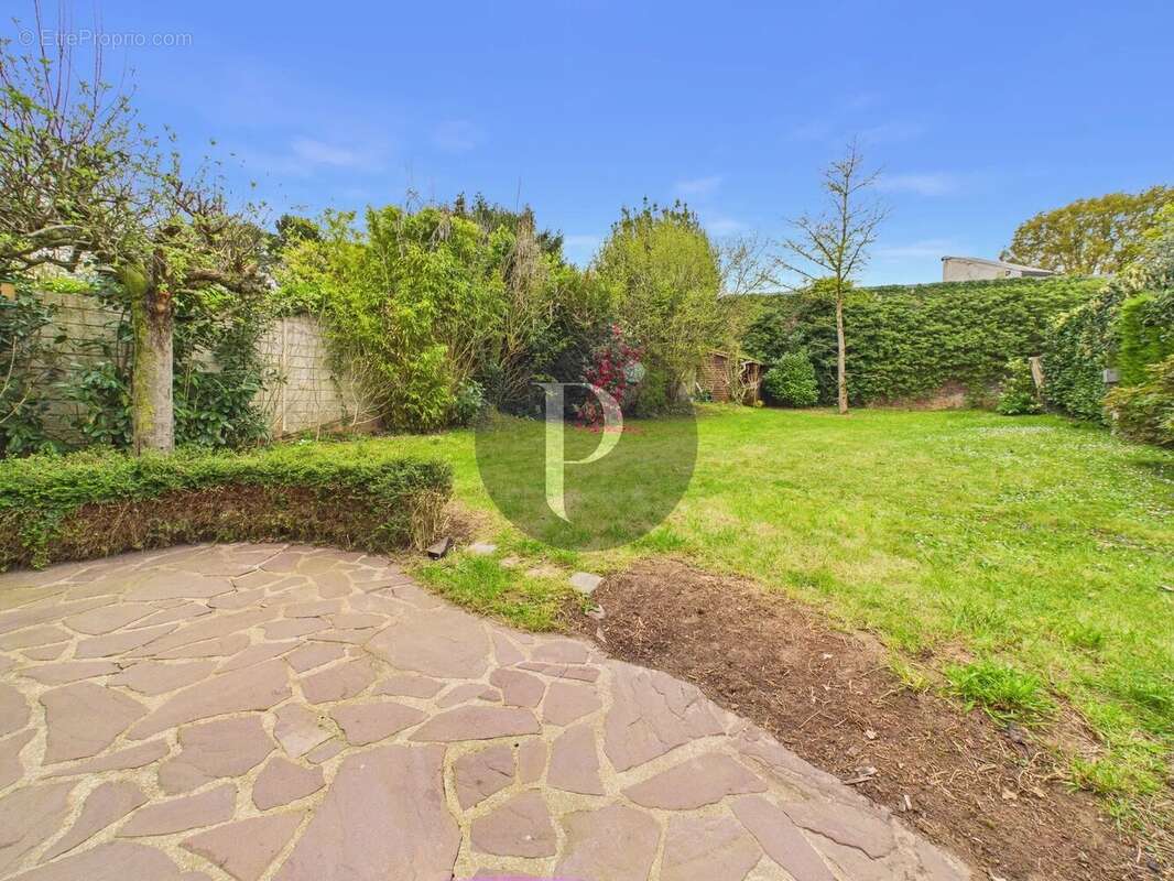 Maison à VERRIERES-LE-BUISSON