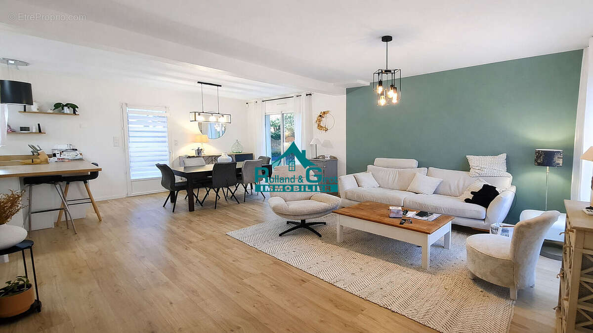 Maison à CHASNE-SUR-ILLET