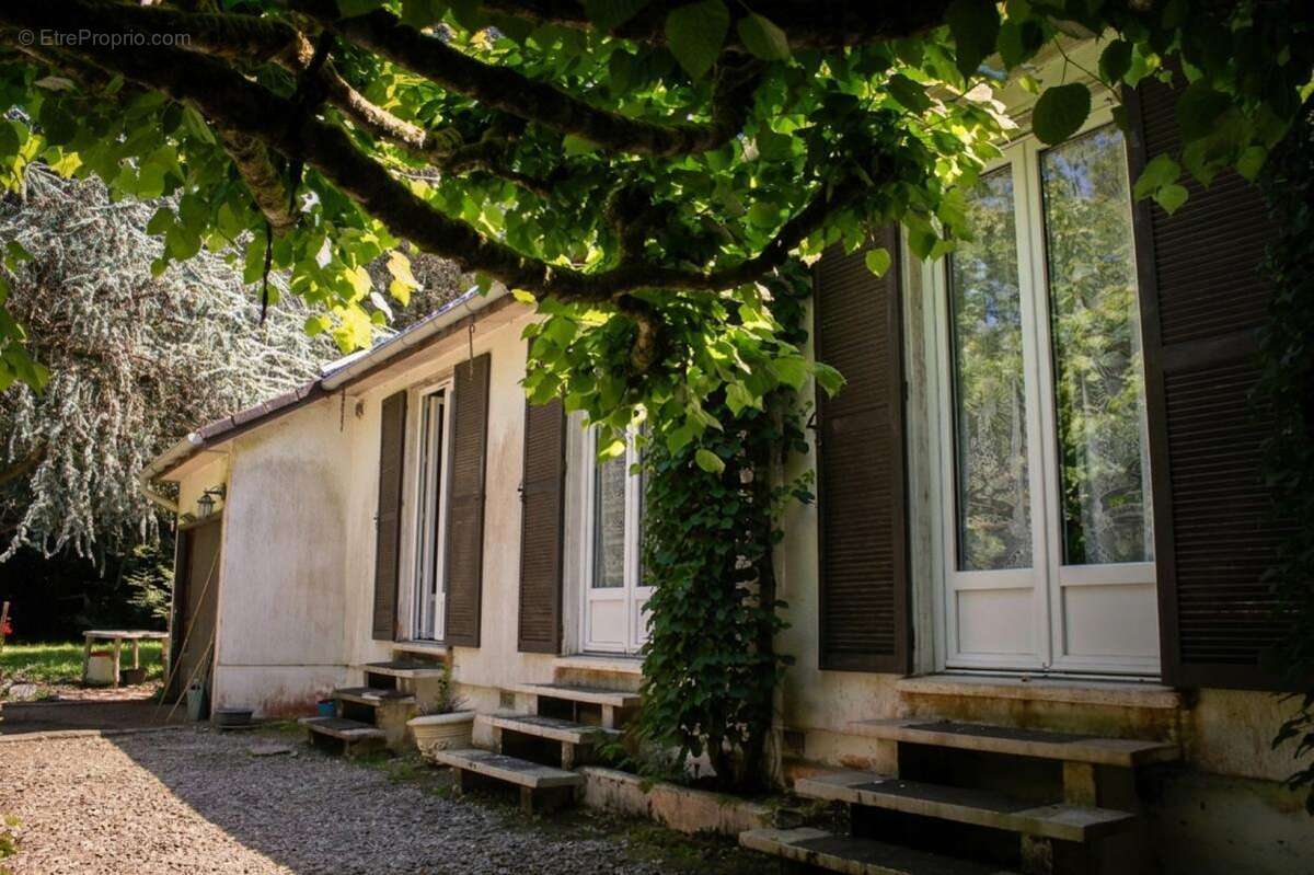 Maison à NANTIAT