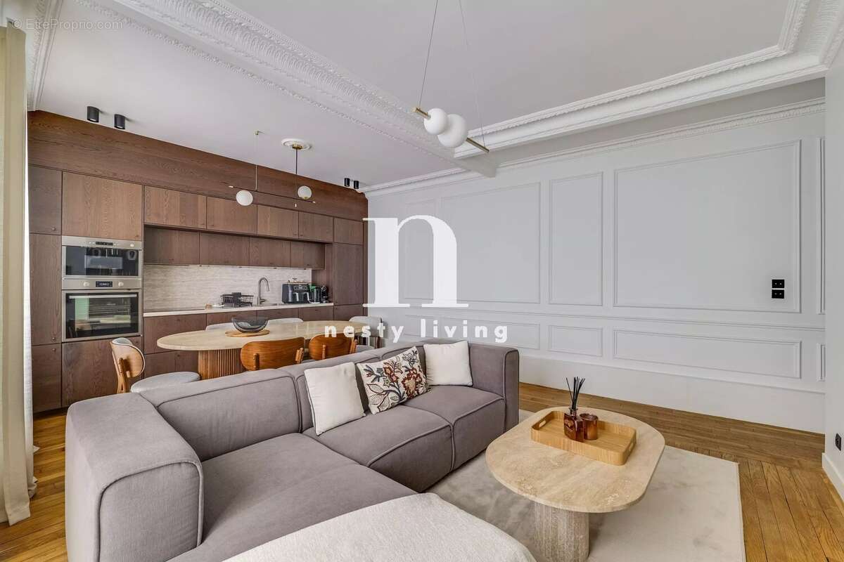 Appartement à PARIS-16E