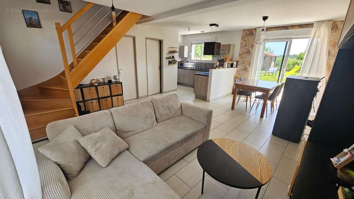 Maison à HOUDAN