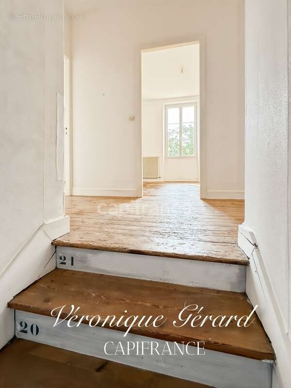Ancien Presbytère en pierre de 179 M², 8 pièces - photo 17