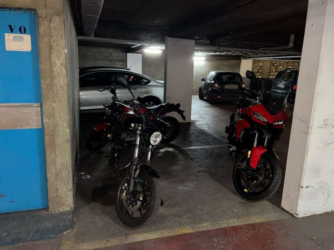Parking à PARIS-12E