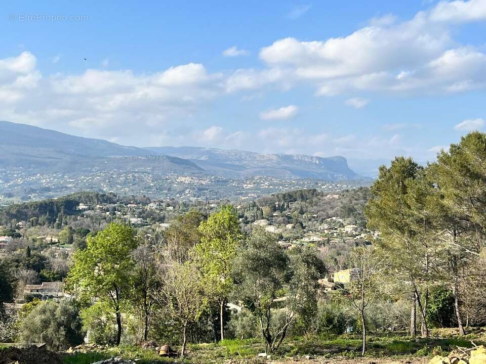 Terrain à MOUANS-SARTOUX