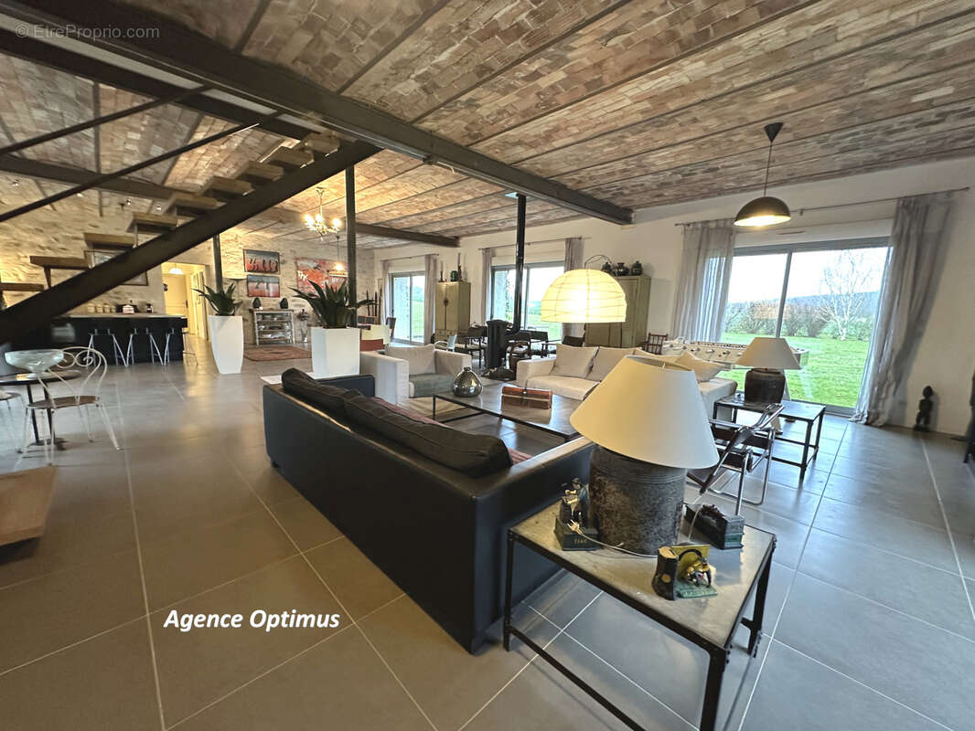 Maison à VILLETHIERRY