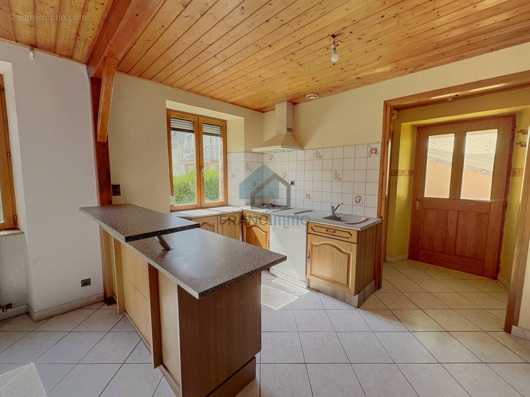 Appartement à PONT-DE-ROIDE