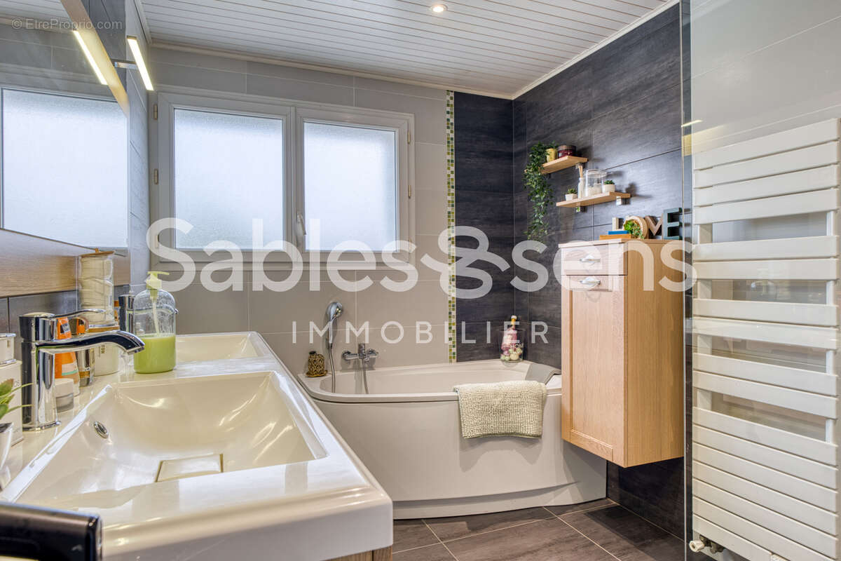 Maison à LES CLOUZEAUX