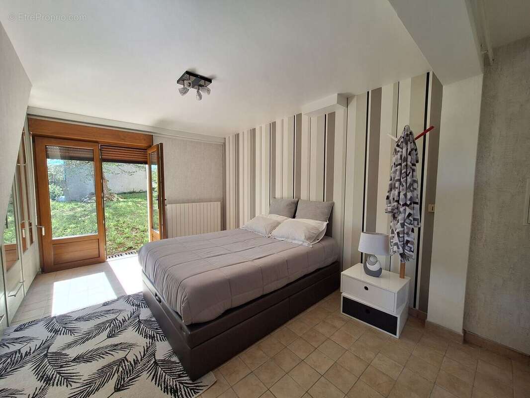 downstairs bedroom - Maison à LANNEMEZAN