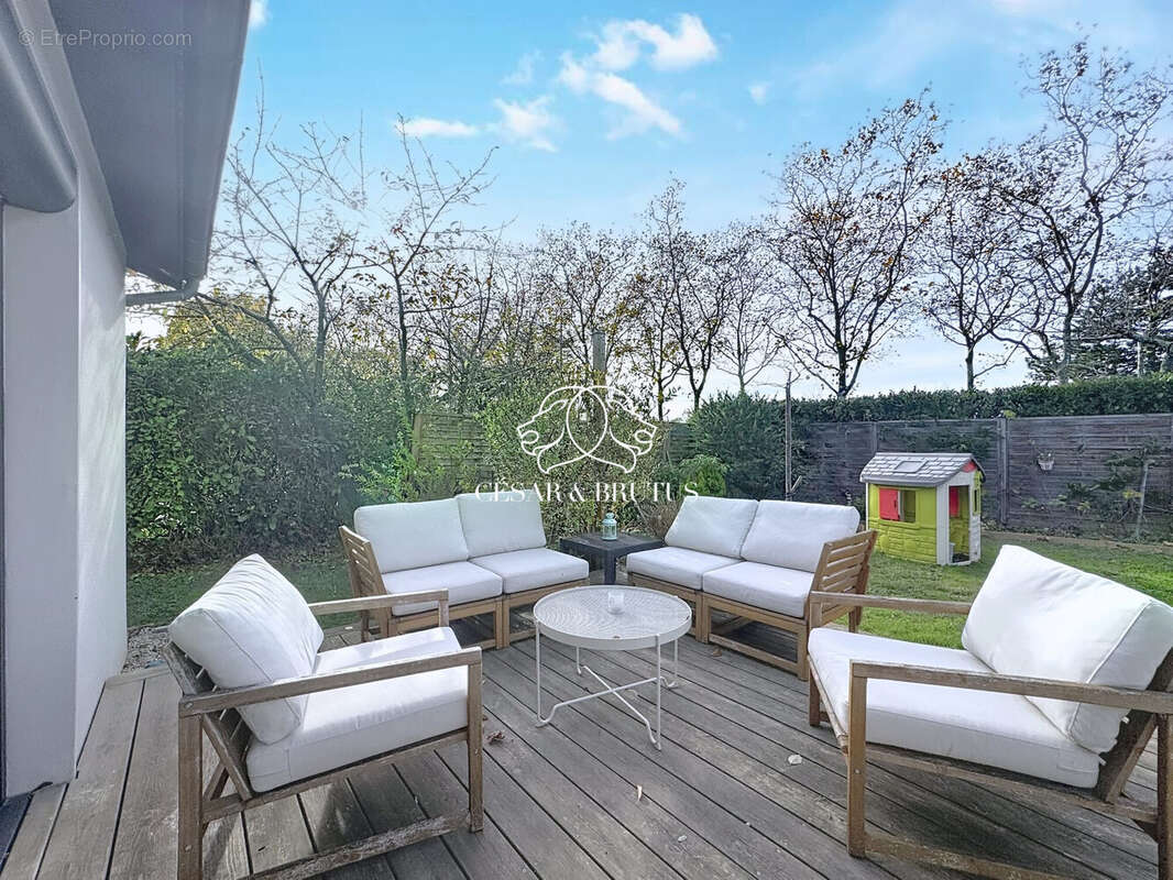 Extérieur terrasse - Maison à CHASSIEU