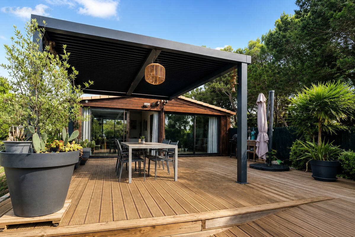 Hameau du camp du castellet (var) 200 m2 + habitat residentiel de plain pied - t3 - domaine securise - photo 3