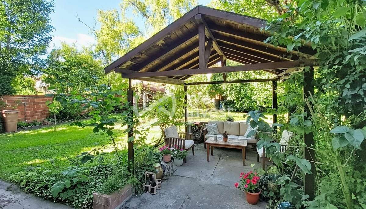 Beauchamp – authentique meulière indépendante – 696 m² de - photo 3