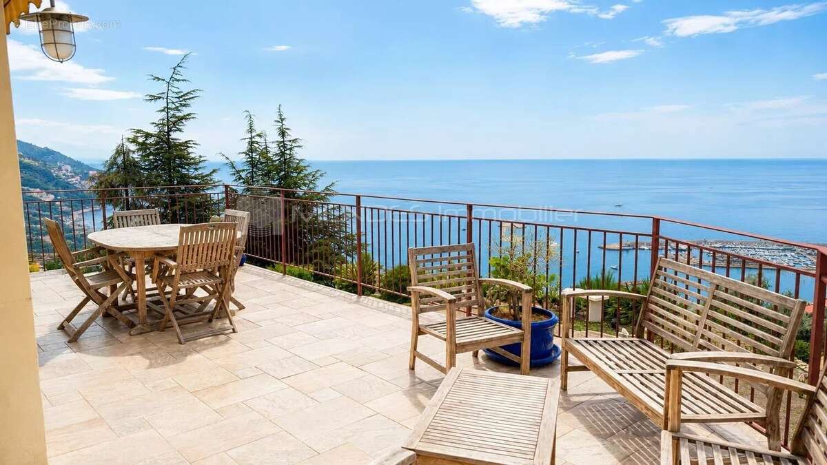 Vue spectaculaire villa avec piscine a menton - photo 2