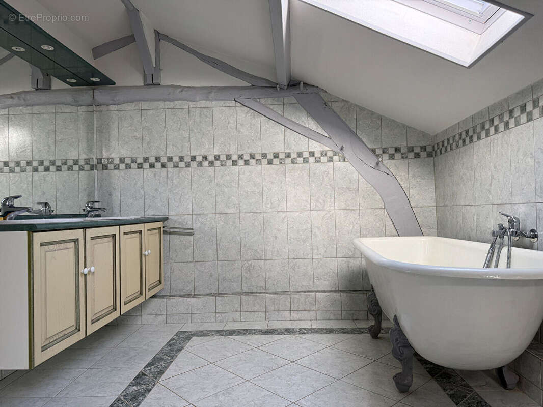 Maison à NIEUIL-L'ESPOIR