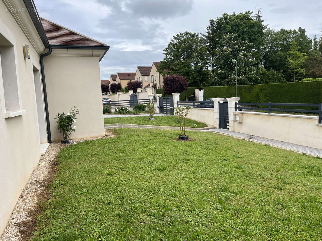 Maison à EPINEUIL