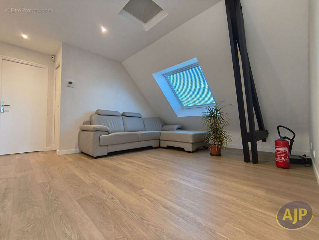 VITRE EN CAMPAGNE Maison  8 pièce(s) 257.84 m2 - photo 11