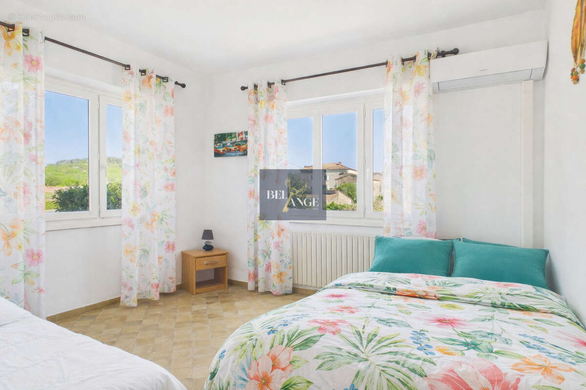 Maison à BERRIAS-ET-CASTELJAU