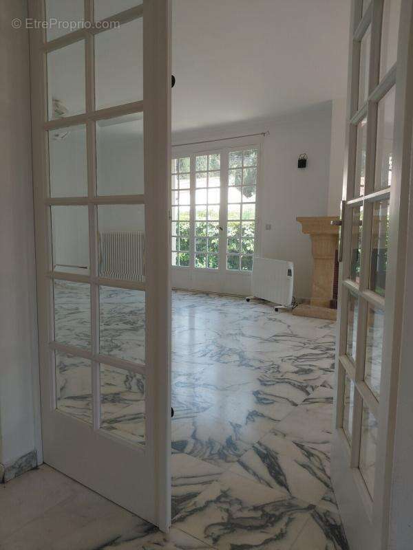 Villa plain pied  103 m² hab + garage sur 397 m² de terrain - photo 2