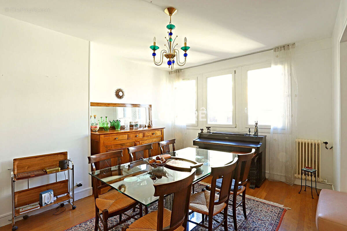 Appartement à PARIS-14E