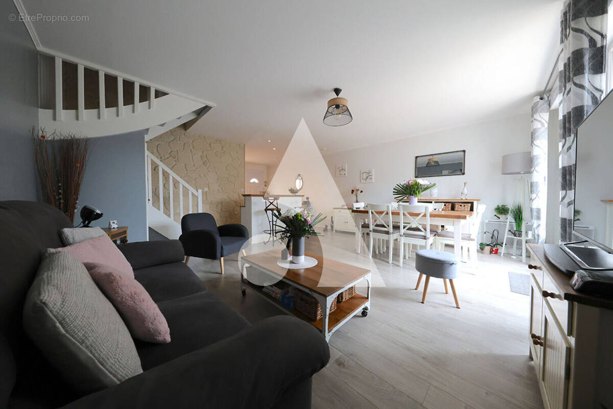 Maison à SAINT-PIERRE-DU-PERRAY