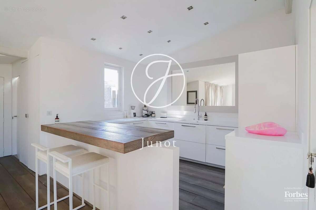 Appartement à PARIS-7E