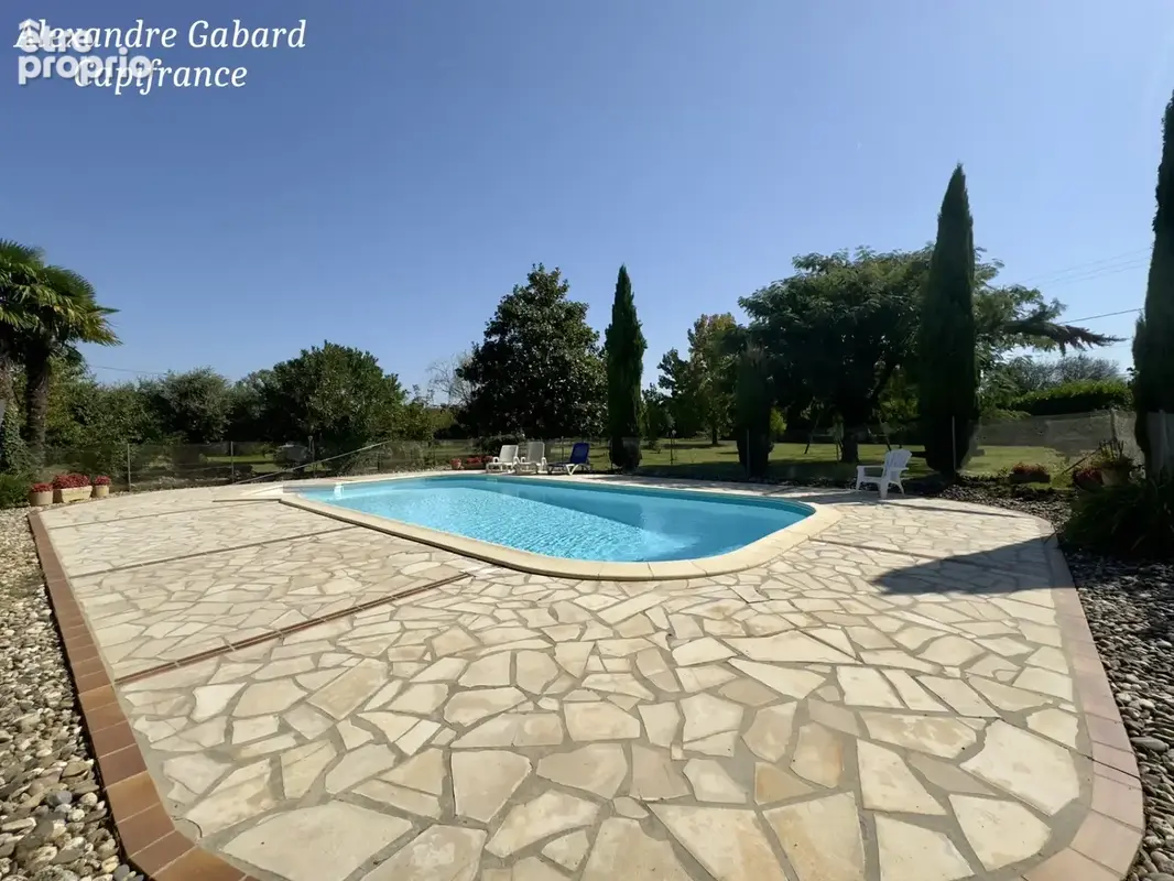 Maison en pierres 230 m² - 4 chambres - Terrain 7 370 m² - Piscine - Dépendances - photo 17