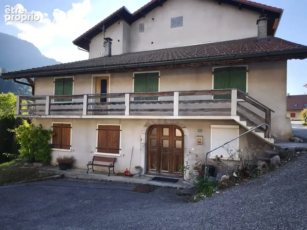 Grande maison mitoyenne à rénover - photo 3