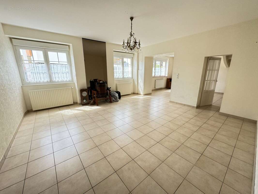 Maison à MONTGERMONT