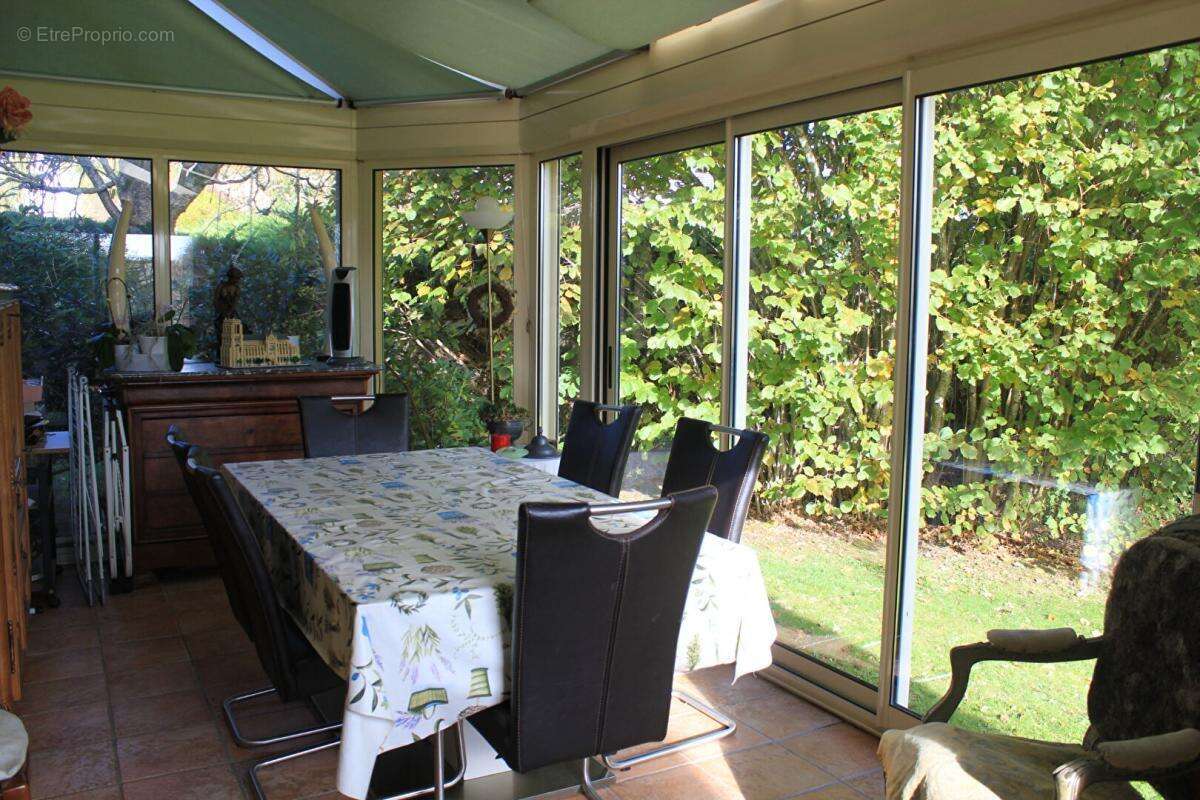 Maison à LA CELLE-LES-BORDES