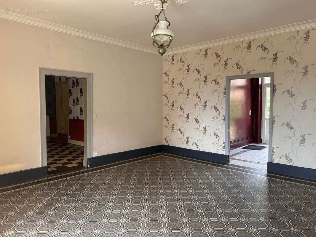 A VENDRE - Maison 5 pièces avec jardin et dépendances à Prissac - photo 4