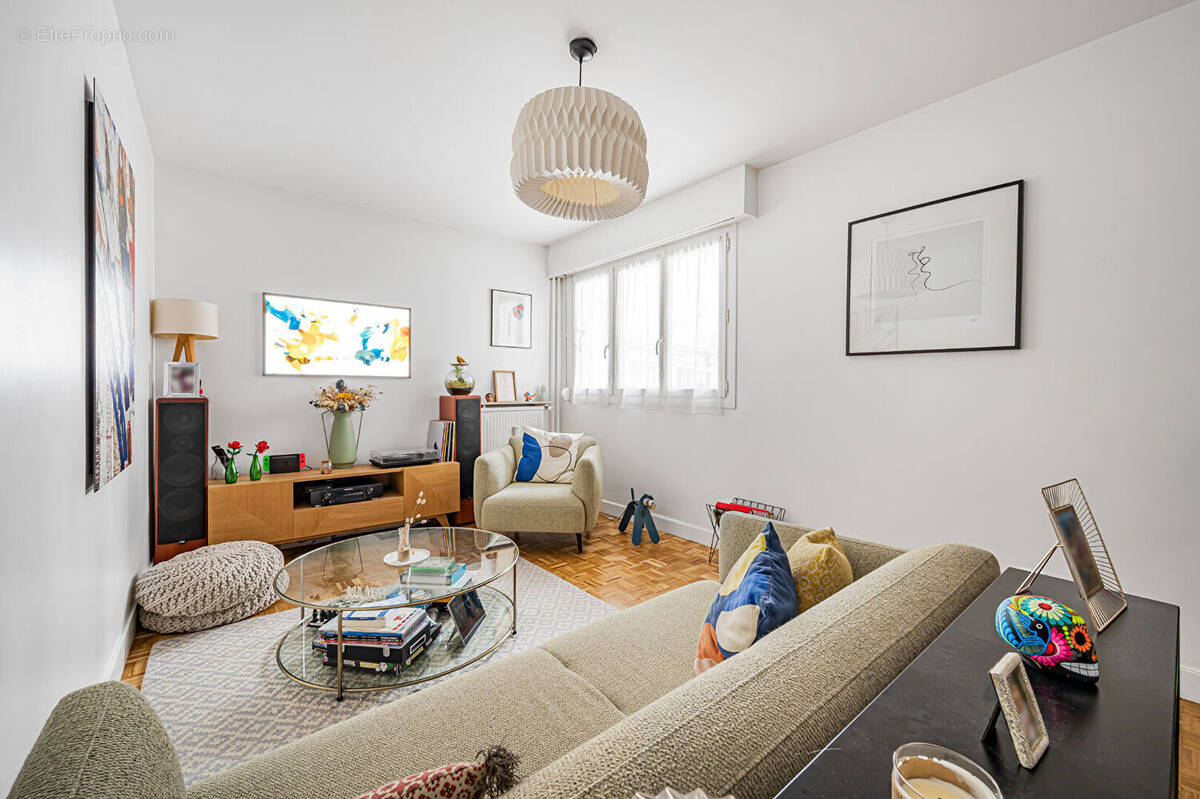 Appartement à PARIS-14E
